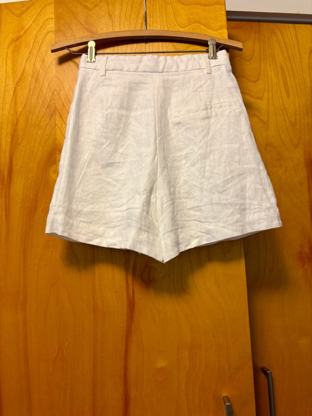 DISSH White Tailored Linen Shorts - Picture 3 of 6